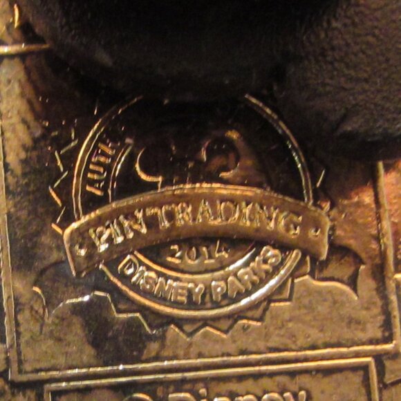 Disney Pins Oswald Holding American Flag / Oswald "Full O Hops" - 2014 - Picture 7 of 12